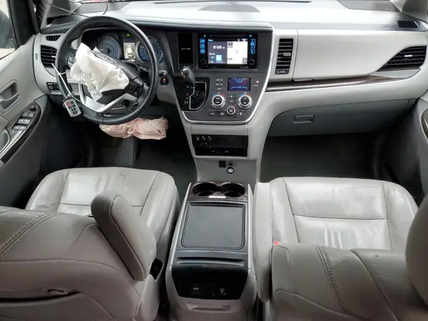 5TDDZ3DC6HS164374 2017 TOYOTA SIENNA - Image 8