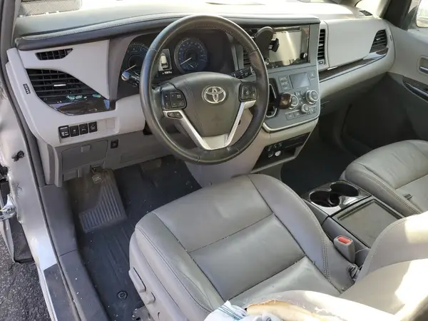 5TDDZ3DC6HS165427 2017 TOYOTA SIENNA - Image 8