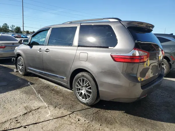 5TDDZ3DC6HS165640 2017 TOYOTA SIENNA - Image 2