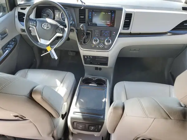 5TDDZ3DC6HS165640 2017 TOYOTA SIENNA - Image 8