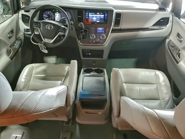 5TDDZ3DC6HS172099 2017 TOYOTA SIENNA - Image 8