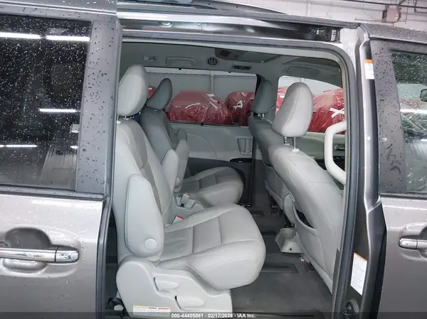 5TDDZ3DC6HS172961 2017 TOYOTA SIENNA - Image 8