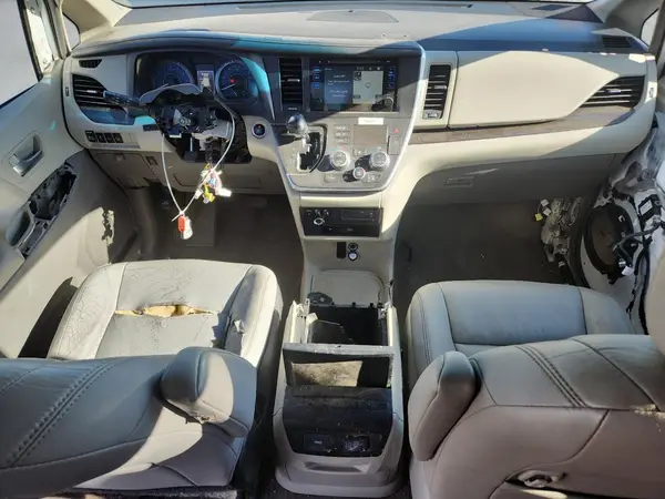 5TDDZ3DC6HS173396 2017 TOYOTA SIENNA - Image 8