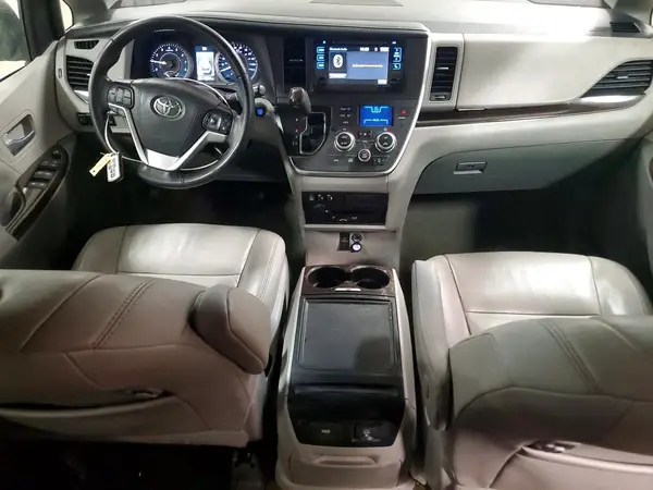 5TDDZ3DC6HS179991 2017 TOYOTA SIENNA - Image 8