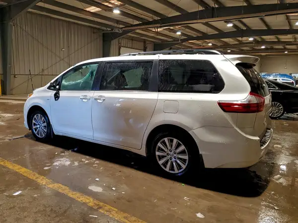5TDDZ3DC6HS180347 2017 TOYOTA SIENNA - Image 2