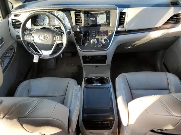 5TDDZ3DC6HS180445 2017 TOYOTA SIENNA - Image 8