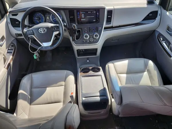 5TDDZ3DC6HS181336 2017 TOYOTA SIENNA - Image 8