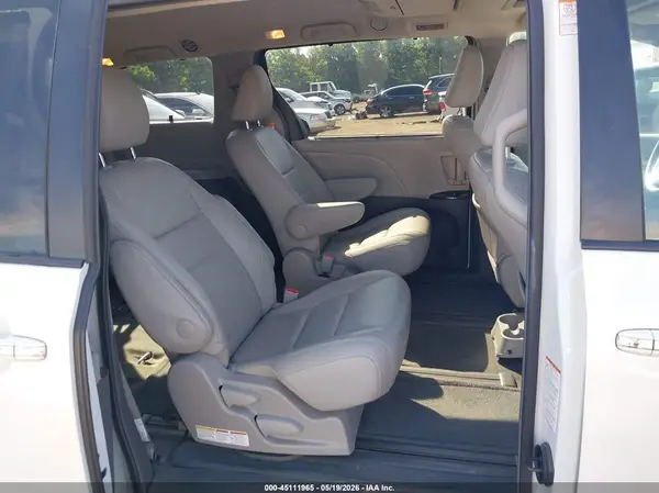 5TDDZ3DC6HS182308 2017 TOYOTA SIENNA - Image 8