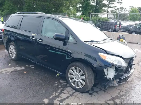 5TDDZ3DC6HS182423 2017 TOYOTA SIENNA - Image 1