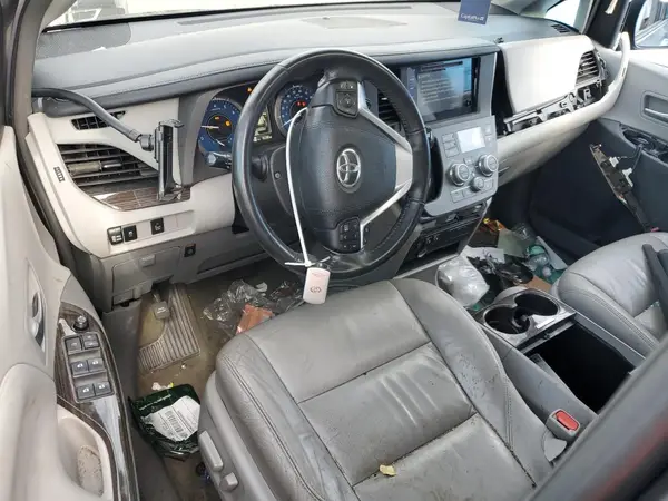 5TDDZ3DC6HS187735 2017 TOYOTA SIENNA - Image 8