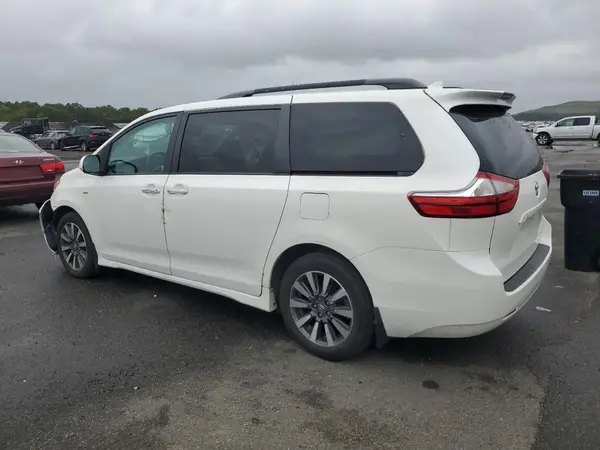 5TDDZ3DC6JS189989 2018 TOYOTA SIENNA - Image 2