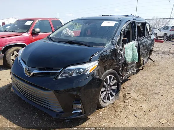 5TDDZ3DC6JS192262 2018 TOYOTA SIENNA - Image 2