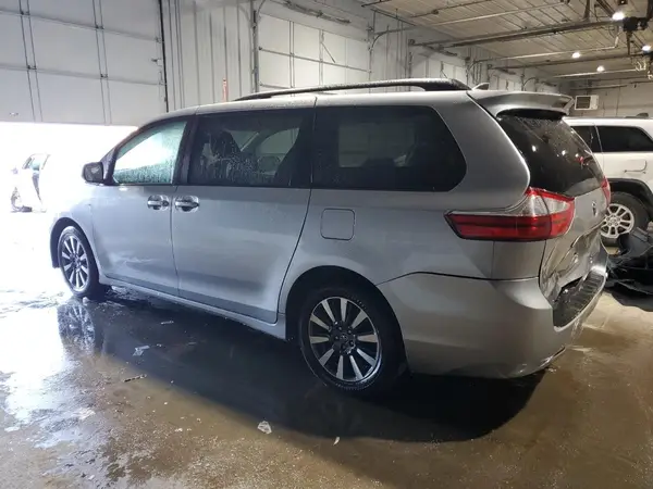 5TDDZ3DC6JS193492 2018 TOYOTA SIENNA - Image 2