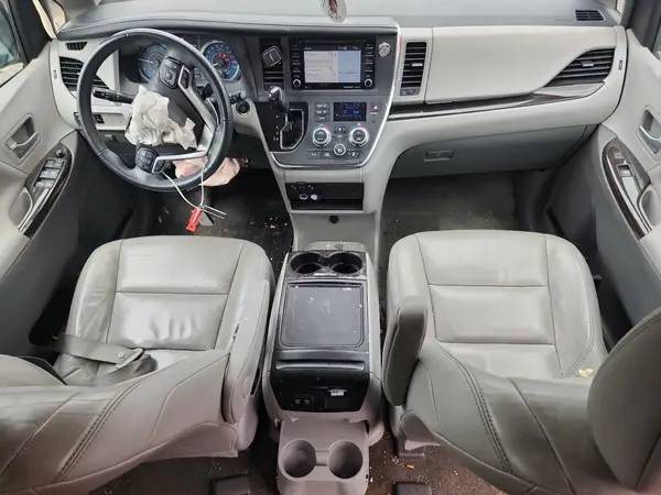 5TDDZ3DC6JS194075 2018 TOYOTA SIENNA - Image 8