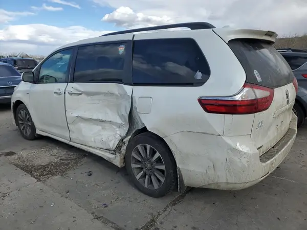 5TDDZ3DC6JS194688 2018 TOYOTA SIENNA - Image 2