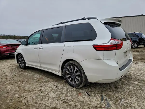 5TDDZ3DC6JS195839 2018 TOYOTA SIENNA - Image 2