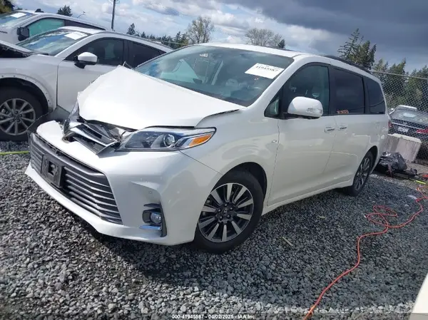 5TDDZ3DC6JS199051 2018 TOYOTA SIENNA - Image 2