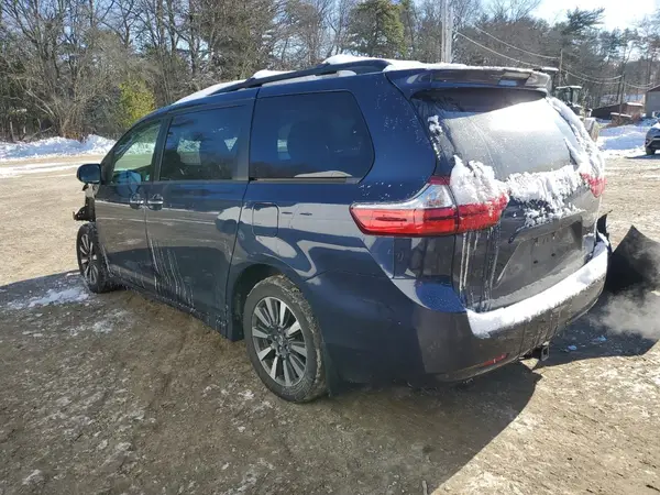 5TDDZ3DC6JS205740 2018 TOYOTA SIENNA - Image 2