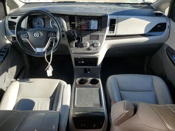 5TDDZ3DC6JS205740 2018 TOYOTA SIENNA - Image 8