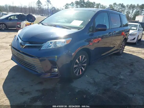 5TDDZ3DC6JS206368 2018 TOYOTA SIENNA - Image 2