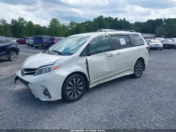 5TDDZ3DC6KS216304 2019 TOYOTA SIENNA - Image 2