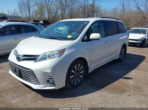 5TDDZ3DC6KS218988 2019 TOYOTA SIENNA - Image 2