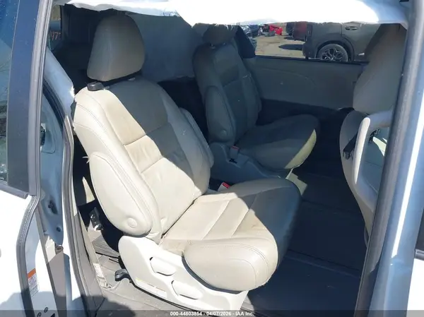 5TDDZ3DC6KS218988 2019 TOYOTA SIENNA - Image 8