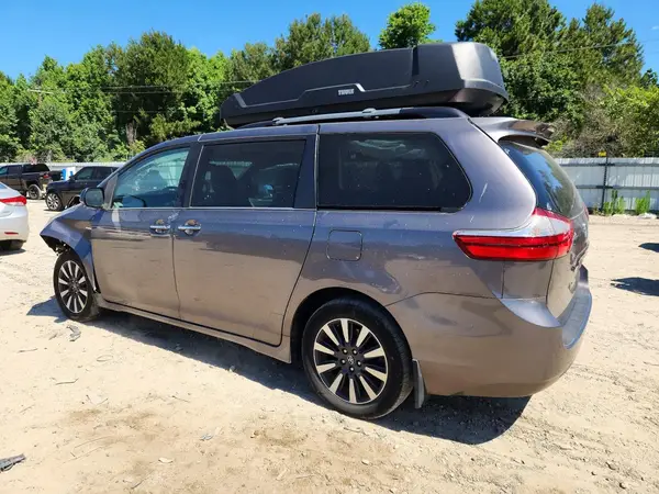 5TDDZ3DC6KS221342 2019 TOYOTA SIENNA - Image 2