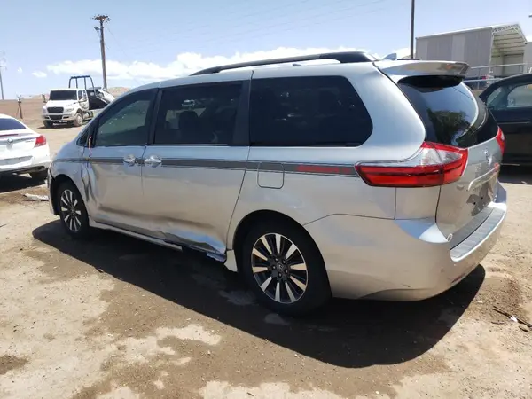 5TDDZ3DC6LS228289 2020 TOYOTA SIENNA - Image 2