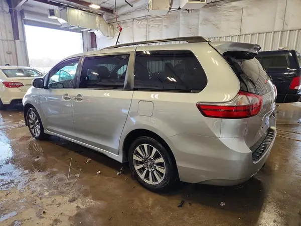 5TDDZ3DC6LS242595 2020 TOYOTA SIENNA - Image 2