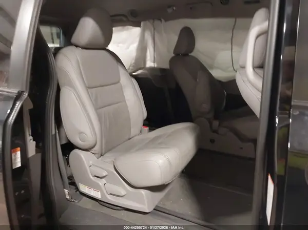 5TDDZ3DC7HS148054 2017 TOYOTA SIENNA - Image 8