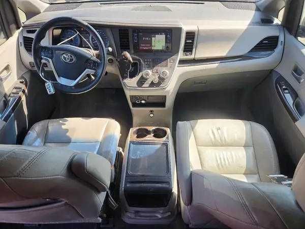5TDDZ3DC7HS148538 2017 TOYOTA SIENNA - Image 8