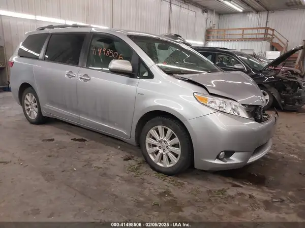5TDDZ3DC7HS151052 2017 TOYOTA SIENNA - Image 1