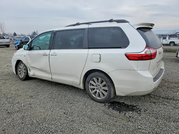 5TDDZ3DC7HS151651 2017 TOYOTA SIENNA - Image 2