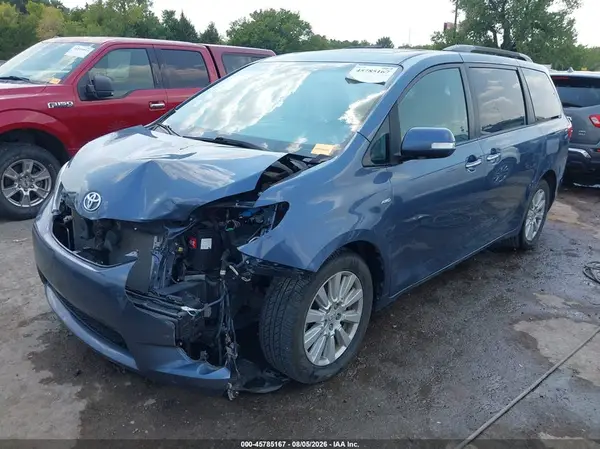 5TDDZ3DC7HS151987 2017 TOYOTA SIENNA - Image 2