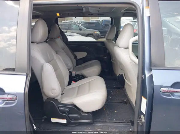 5TDDZ3DC7HS151987 2017 TOYOTA SIENNA - Image 8