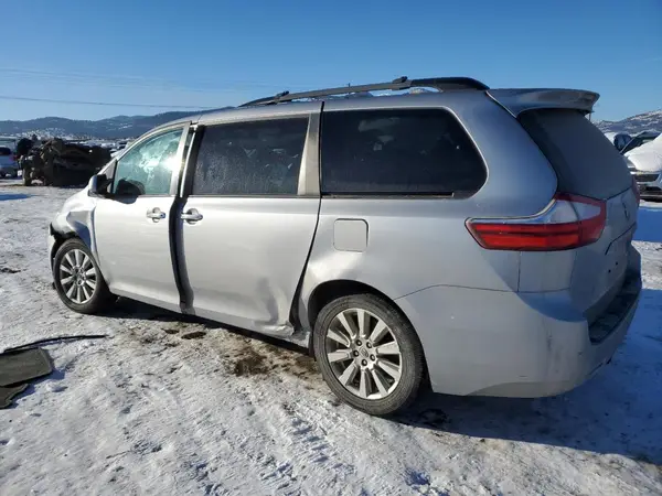 5TDDZ3DC7HS153013 2017 TOYOTA SIENNA - Image 2