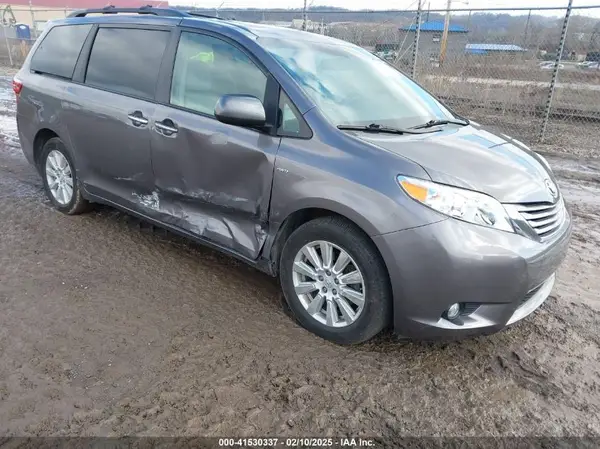 5TDDZ3DC7HS157241 2017 TOYOTA SIENNA - Image 1