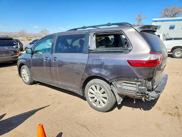 5TDDZ3DC7HS158728 2017 TOYOTA SIENNA - Image 2