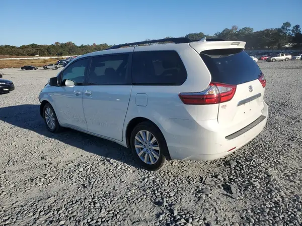 5TDDZ3DC7HS159006 2017 TOYOTA SIENNA - Image 2