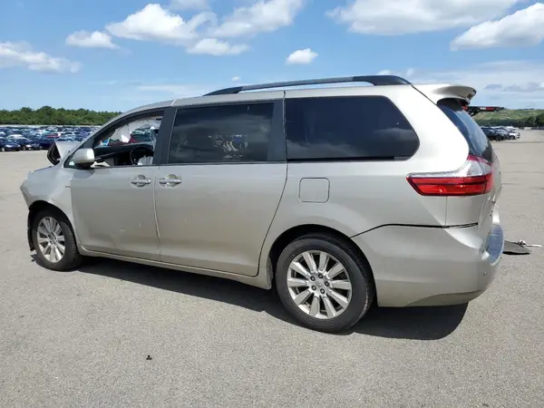 5TDDZ3DC7HS159328 2017 TOYOTA SIENNA - Image 2