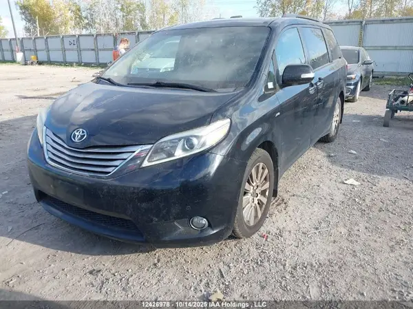 5TDDZ3DC7HS160320 2017 TOYOTA SIENNA - Image 2