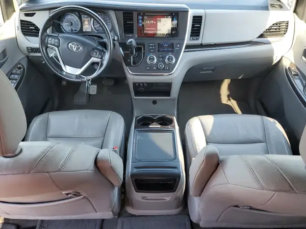 5TDDZ3DC7HS161113 2017 TOYOTA SIENNA - Image 8