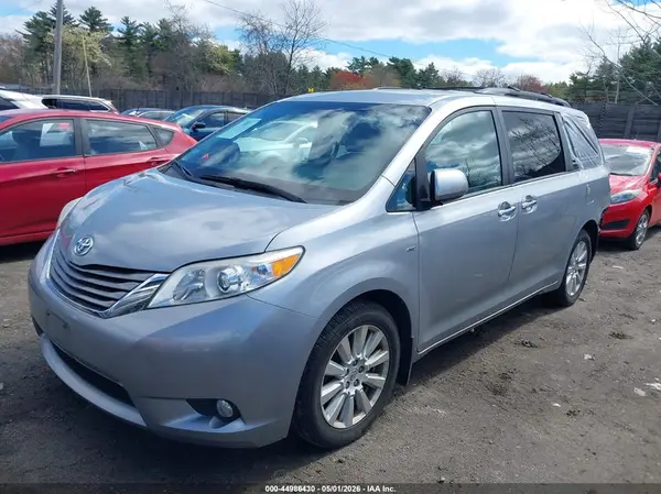 5TDDZ3DC7HS163136 2017 TOYOTA SIENNA - Image 2
