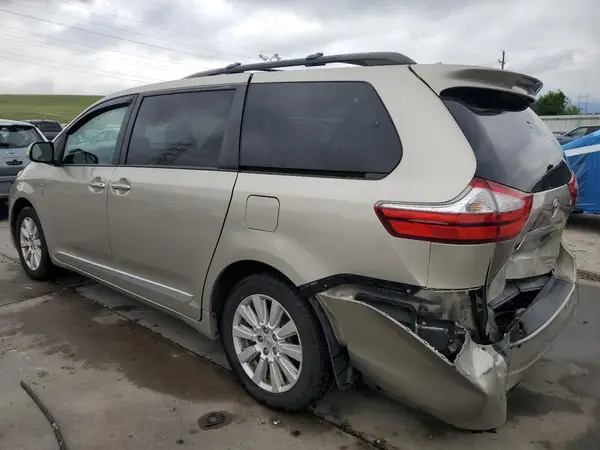 5TDDZ3DC7HS166182 2017 TOYOTA SIENNA - Image 2