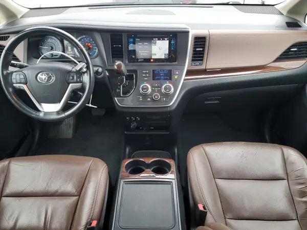 5TDDZ3DC7HS166182 2017 TOYOTA SIENNA - Image 8