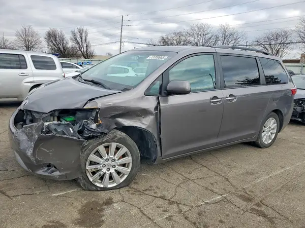5TDDZ3DC7HS166246 2017 TOYOTA SIENNA - Image 1