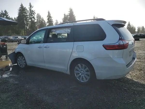5TDDZ3DC7HS167171 2017 TOYOTA SIENNA - Image 2