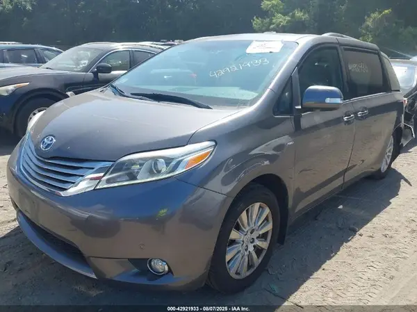 5TDDZ3DC7HS168871 2017 TOYOTA SIENNA - Image 2