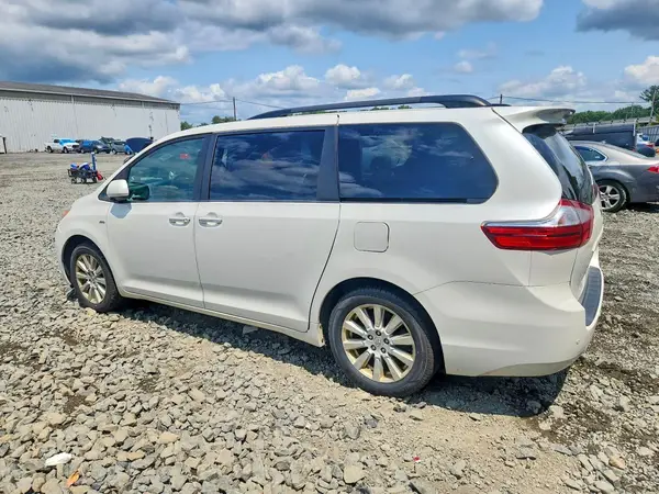 5TDDZ3DC7HS176730 2017 TOYOTA SIENNA - Image 2
